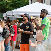 studentleaders studenta at outdoor event